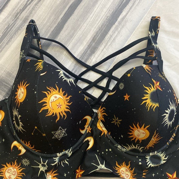 THREE PIECE SWIMSUIT - LIKE NEW! Size XXXL. Swimsuit bottom and 2 tops. - Picture 6 of 9